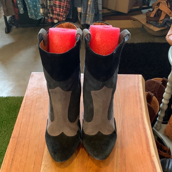 Stylish Nine West Black and Gray Women's Boots - Picture 2 of 10